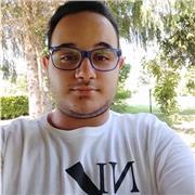 Studente diplomato con voglia di aiutare chi ne ha bisogno nello studio